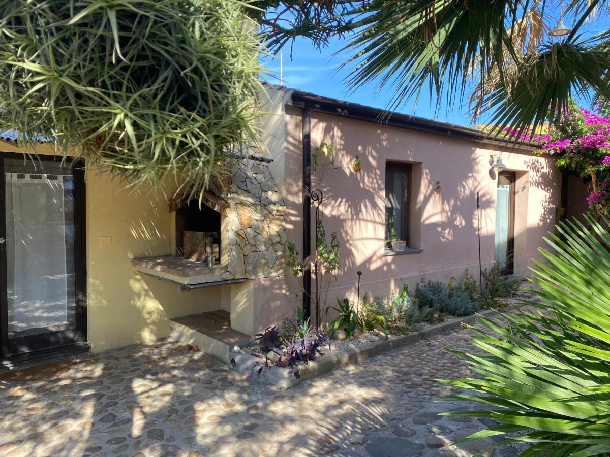 Is Scabas Guestrooms Solarussa Exterior photo
