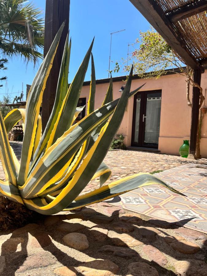 Is Scabas Guestrooms Solarussa Exterior photo