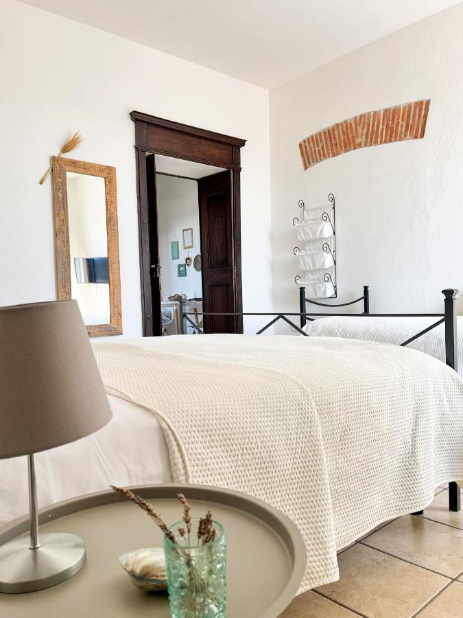 Is Scabas Guestrooms Solarussa Exterior photo
