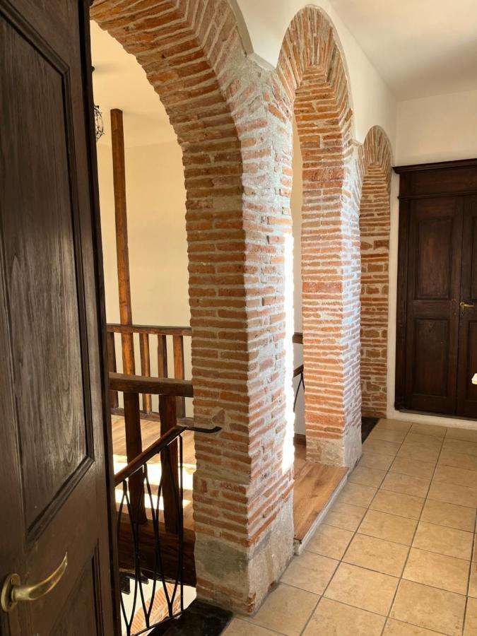 Is Scabas Guestrooms Solarussa Exterior photo