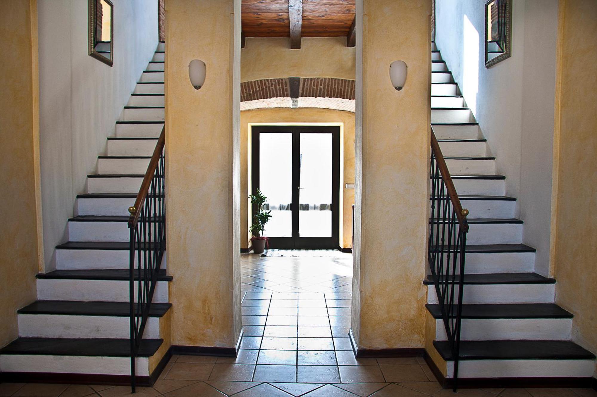 Is Scabas Guestrooms Solarussa Exterior photo