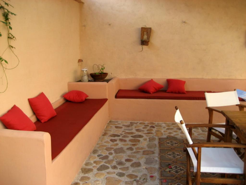 Is Scabas Guestrooms Solarussa Exterior photo