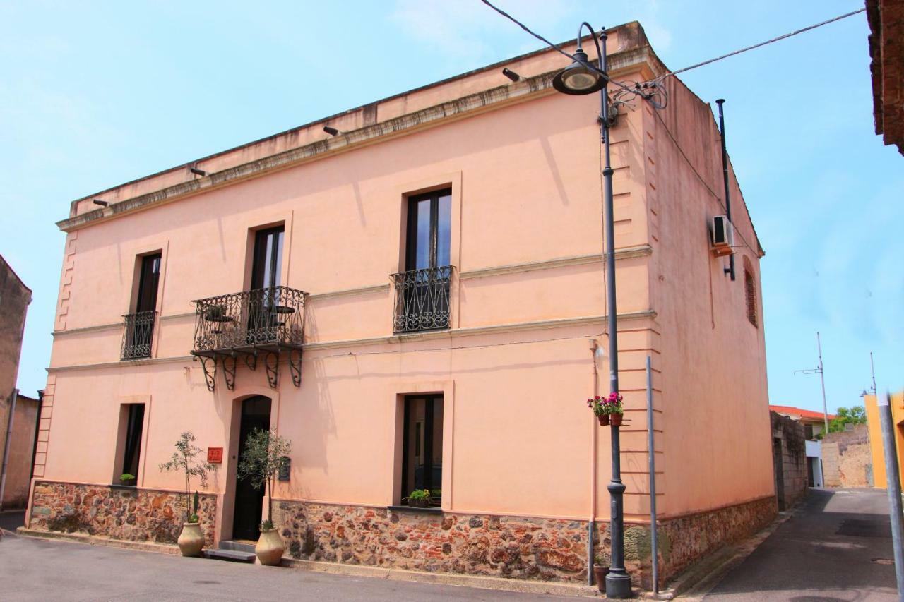 Is Scabas Guestrooms Solarussa Exterior photo